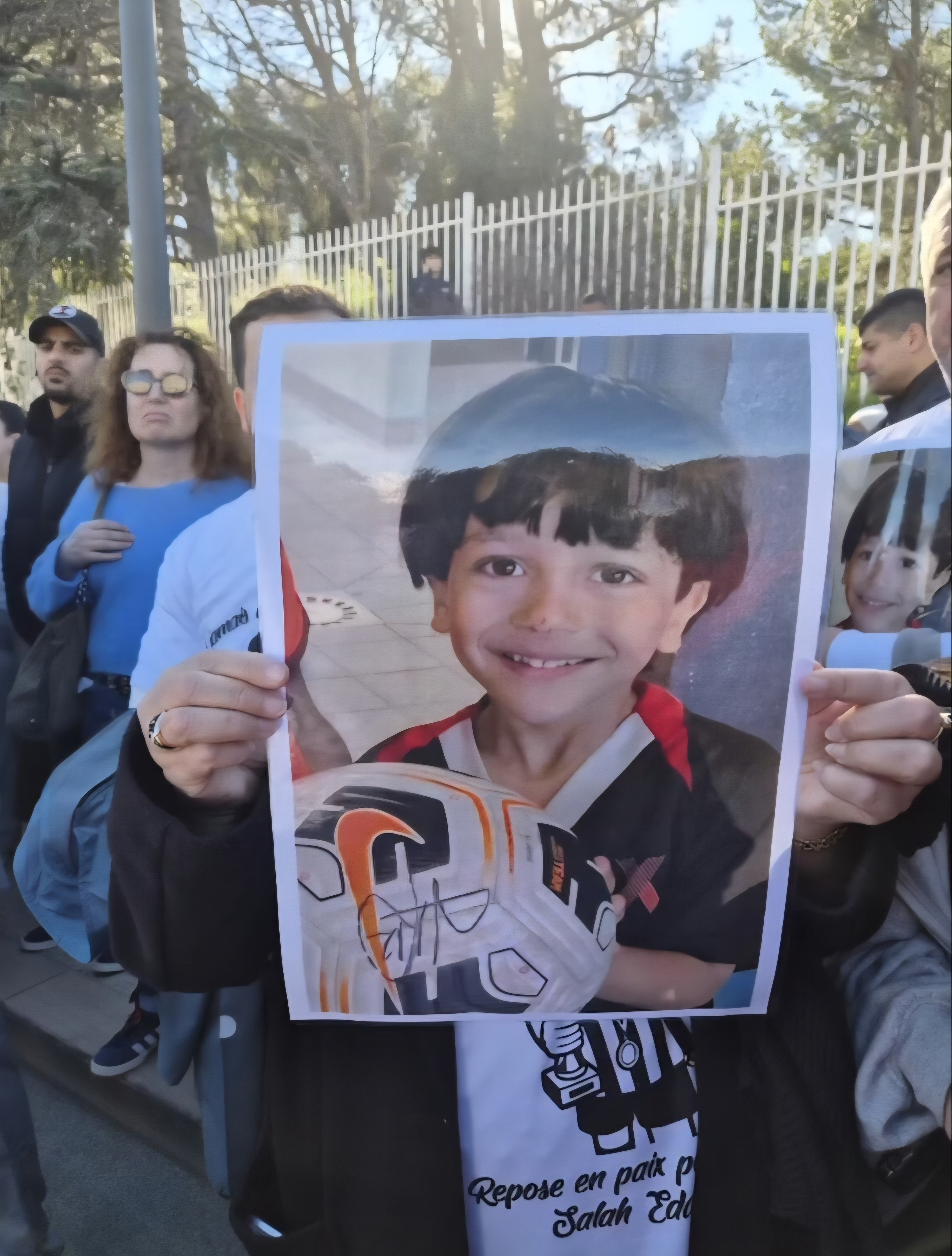 Marche blanche pour la paix et le respect en mémoire de Salah, 8 ans, tué par un chauffard. 
