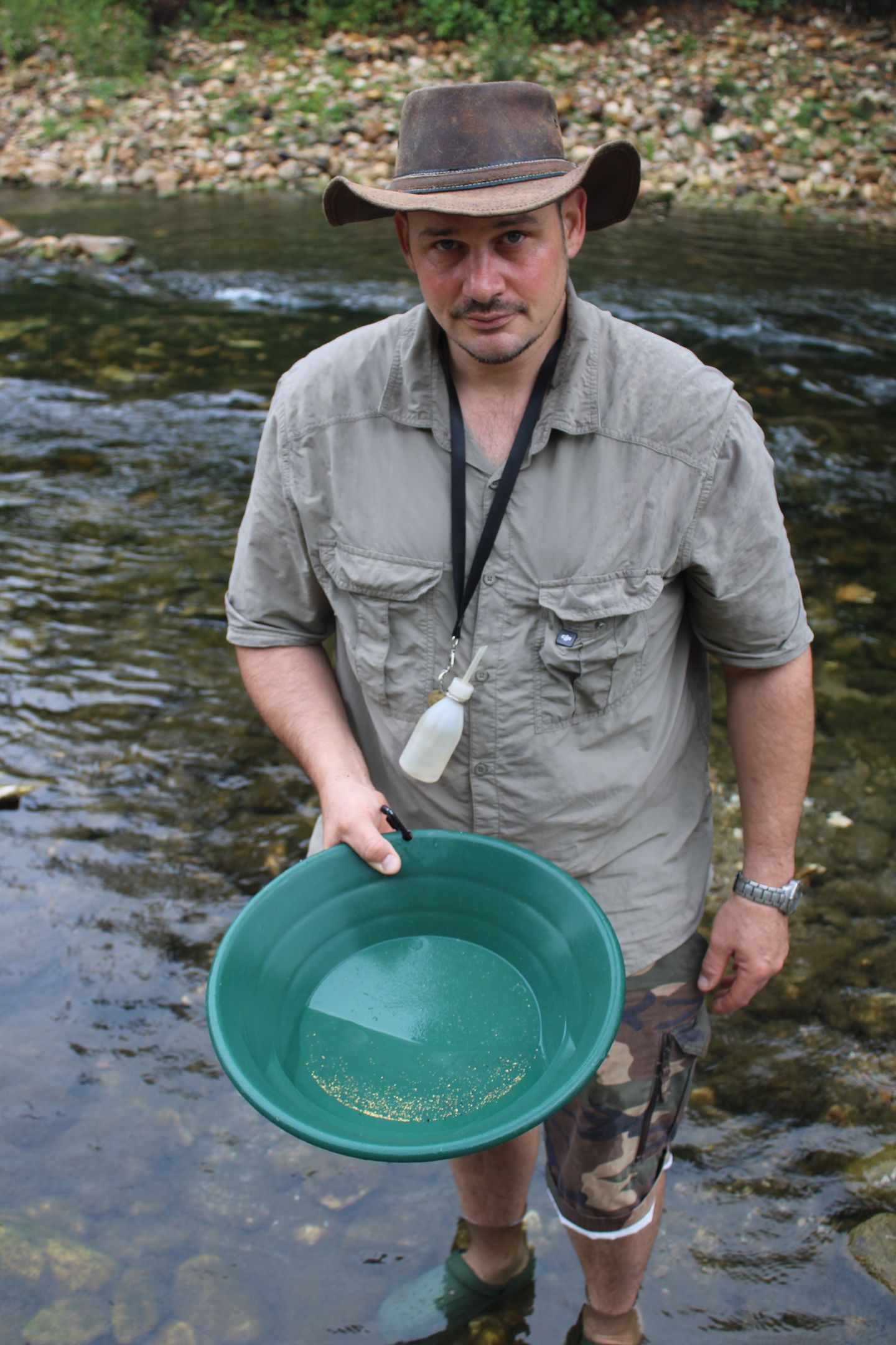 On a orpaillé dans la Cèze avec un chercheur d’or.
