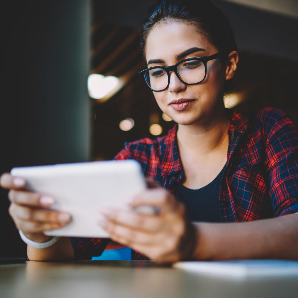 [Etude Cision] Les journalistes adressent un carton jaune aux